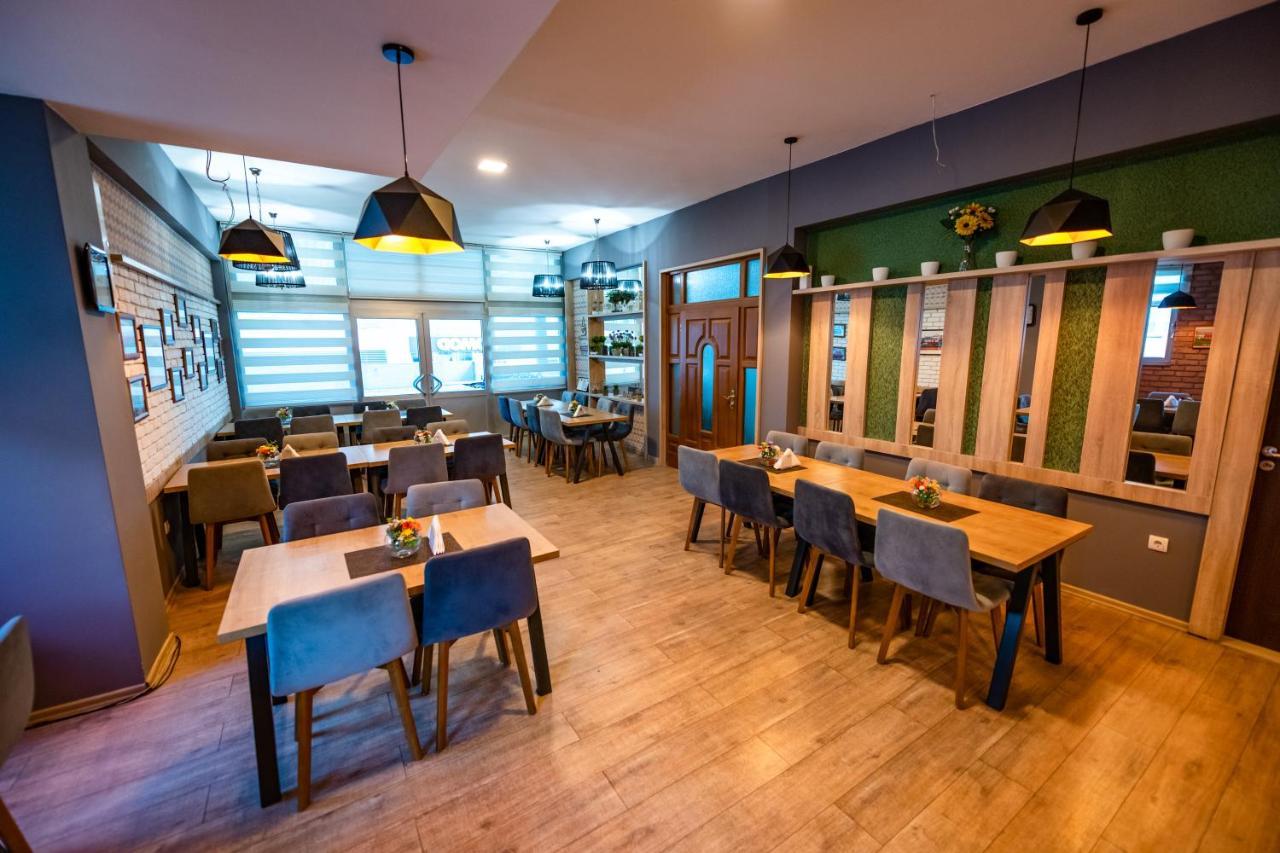 Hotel Oasis Gnojnice ภายนอก รูปภาพ