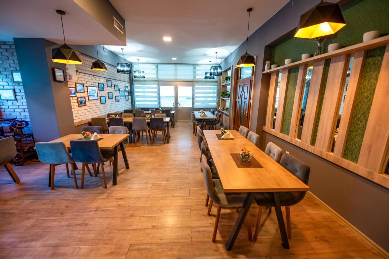 Hotel Oasis Gnojnice ภายนอก รูปภาพ